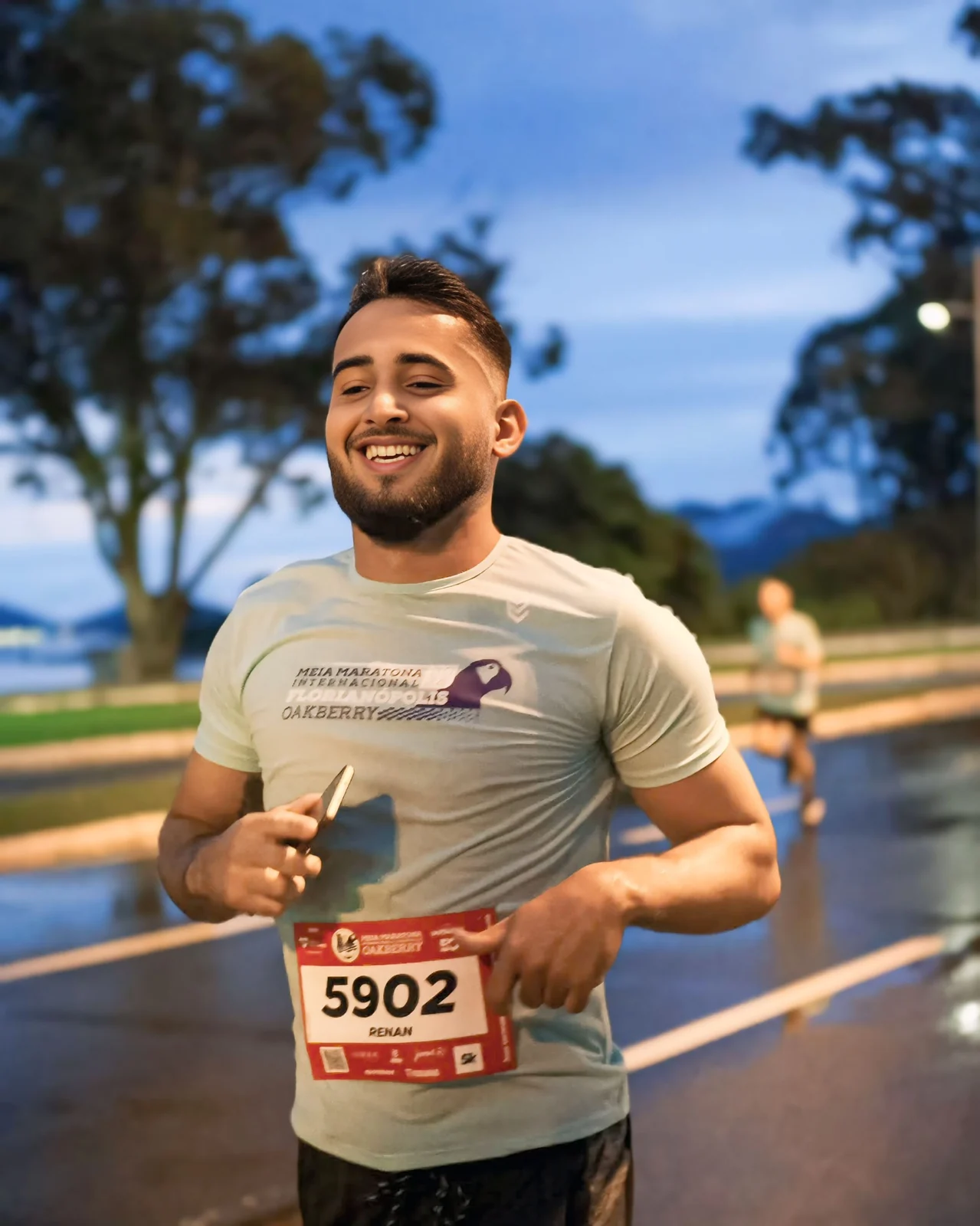 Renan Lopes durante corrida de rua